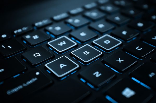 Cara Membersihkan Keyboard Laptop yang Tepat Supaya Awet